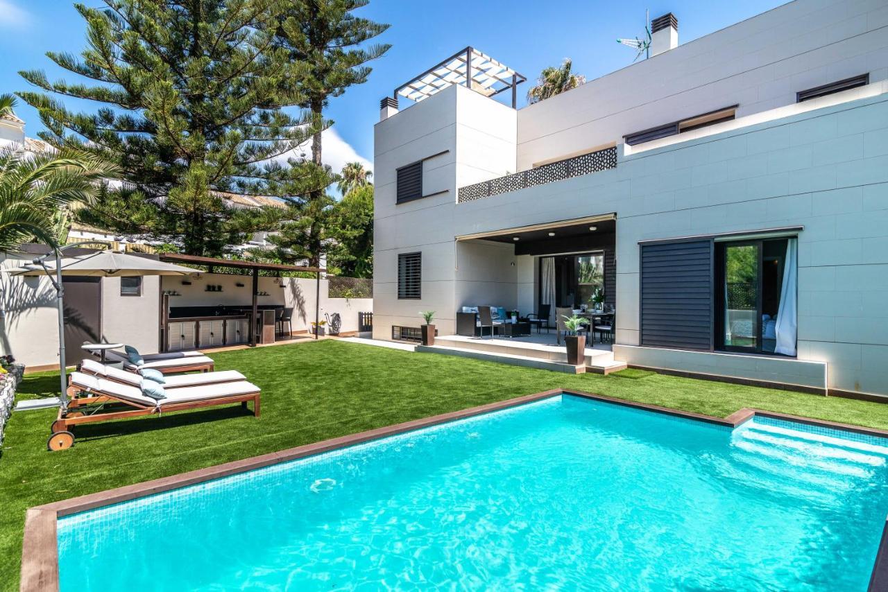 Villa Vacation Marbella I Riviera Del Sol, Private Pool, Jacuzzi, Walking Distance To The Málaga